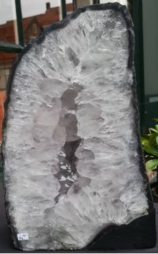 Bergkristal Geode medium  grootte