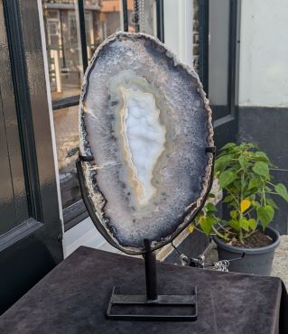 Zéér speciale  Agaat Geode XL  met bergkristal ,chalcedoon en mosagaat