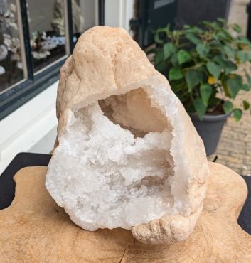 Super kwaliteit Marokkaanse Bergkristal Geode XXL hagelwitte heldere kristallen