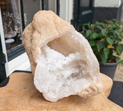 Super kwaliteit Marokkaanse Bergkristal Geode XXL hagelwitte heldere kristallen