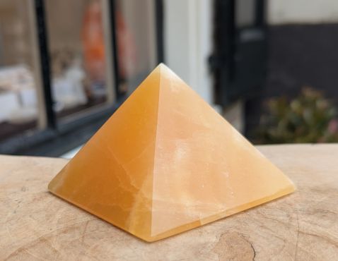 Schitterende kwaliteit Oranje calsiet pyramide