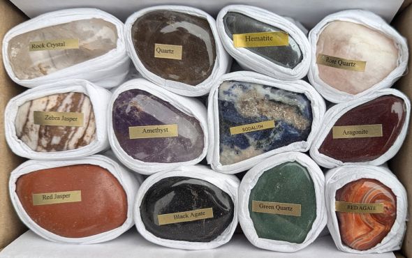 Diverse Mineralen in doosje met beschrijving